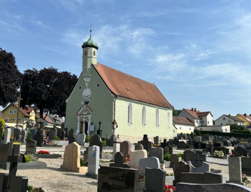 Friedhofsgang der 9. Klassen – Lernen am Ort der Erinnerung
