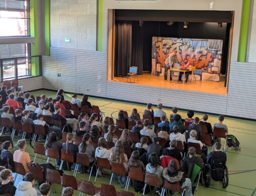 Theaterstück „Fake – oder war doch nur Spaß?“ sensibilisiert für Cybermobbing