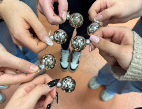 Christbaumkugeln versilbern im Chemieunterricht