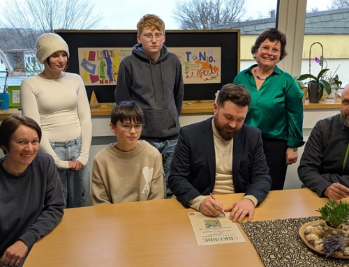 Schulwald Neustadt/WN wächst wieder: Stadt und Schule beleben Kooperation neu