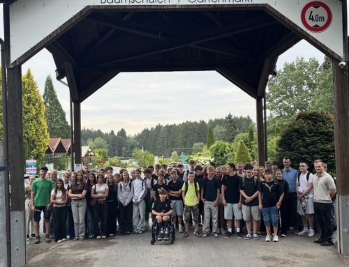 Lobkowitzer erkunden Garten Punzmann in Menzlhof 